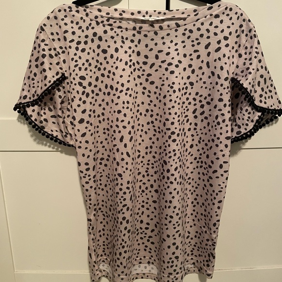 Medium Top, Ladies. No filter. Creamish/light light brown. Never worn. - Picture 3 of 6